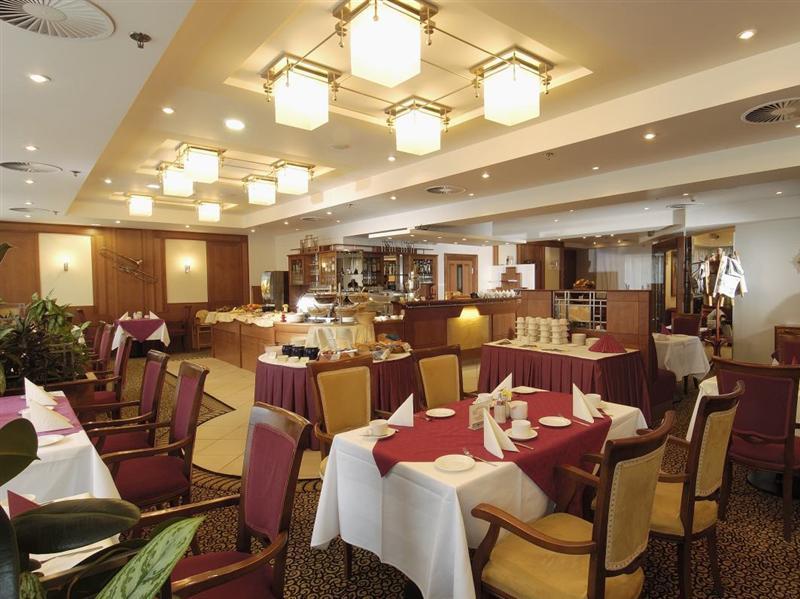 Ramada Centre